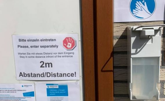 "Abstand halten" bei Spargelkauf ist beim Spargelhof Sprenger in Delbrück gewährleistet!